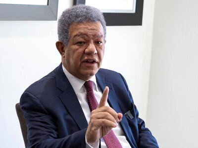  Leonel Fernández rechaza plan de ajuste fiscal del Gobierno