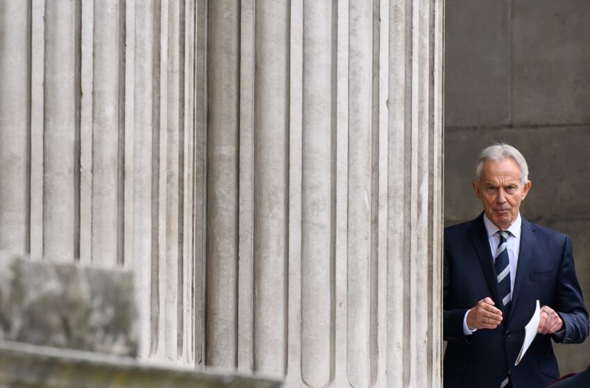  Tony Blair arremete contra el Partido Laborista por abrir una guerra de liderazgo sin proponer políticas concretas