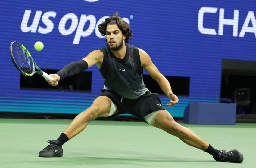  Shelton se impone a Alcaraz en un duelo vibrante y alcanza las semifinales del US Open