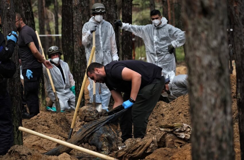  Ocho policías para 3.000 casos: el reto de investigar los crímenes de guerra en Ucrania