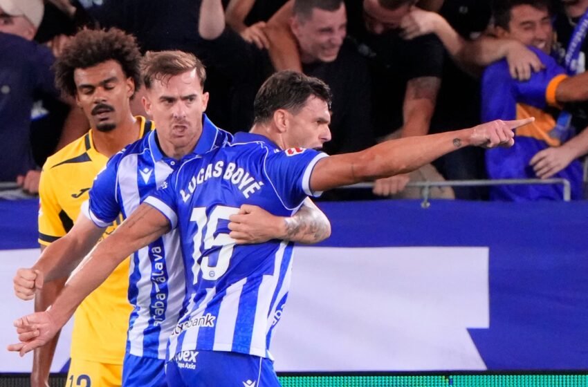  El Alavés, lanzado, se hace fuerte ante el Villarreal