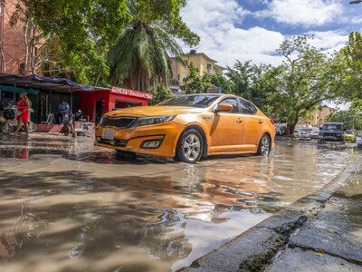  Aguas estancadas y abandono vial desatan crisis en Los Mameyes
