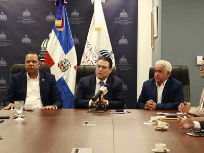  Anadegas y Gobierno acuerdan buscar solución a pagos con tarjetas