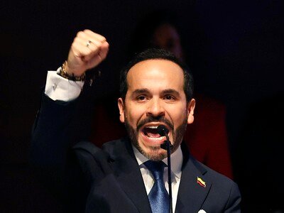 Aprueban posesión presidencial de Alberto de la Espriella en coliseo