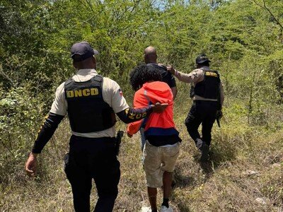  Arrestos por microtráfico en Boca Chica durante operativo de la DNCD
