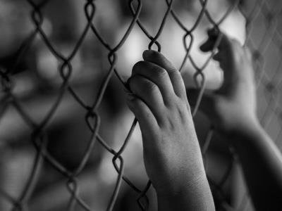  Maestra maltrata niña en preescolar y todo queda captado