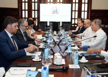  Canciller se reúne con representante fuerza de pandilla de Haití