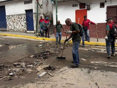  Desbordamiento de quebradas en Venezuela causa daños