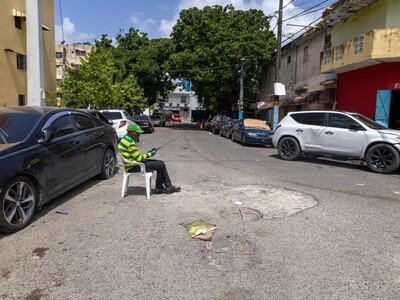 Deterioro de la calle Antonio Mayí Pérez dificulta el tránsito