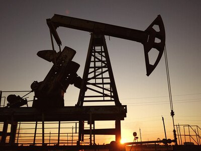  Petróleo de Texas sube un 2.11 % pendiente Irán y cumbre Trump Xi