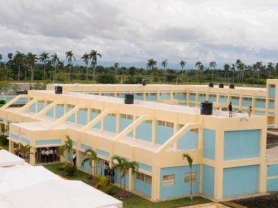  Cuatro reclusos heridos durante riña en cárcel El Pinito