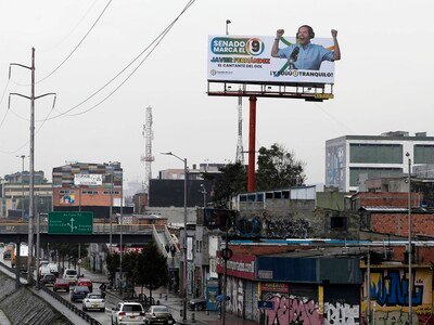  Elecciones colombianas, cientos de candidatos quemados, Álvaro Uribe