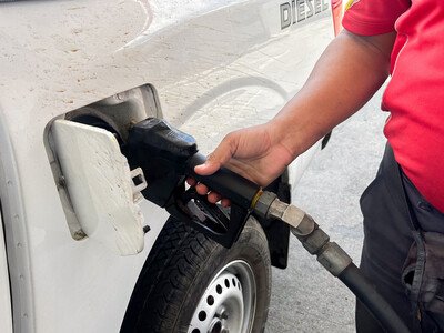  Gobierno congela por 90 días el precio de principales combustibles