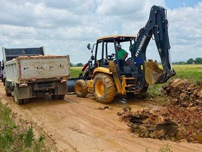  Gobierno inicia programa de rehabilitación de caminos interparcelarios