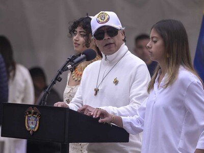 Gustavo Petro vota en elecciones Colombia y garantiza transferencia