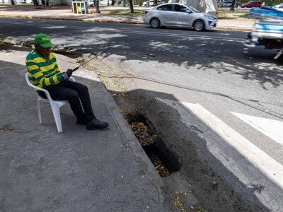  Hueco en imbornal peligro para peatones y conductores