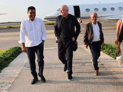  Kelvin Cruz recibe a presidentes de FIFA y Concacaf
