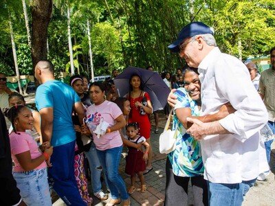  Luis Abinader inaugura obras en Samaná