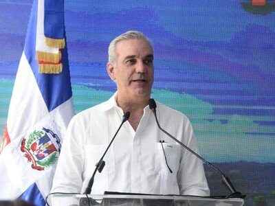  Luis Abinader inaugura centros educativos en San Pedro de Macorís