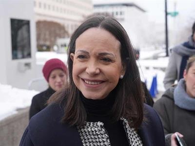  Desmienten imagen de María Corina Machado con Jeffrey Epstein