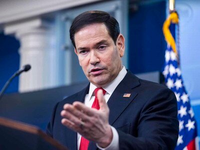  Aspirante demócrata al escaño de Marco Rubio busca el voto cubano
