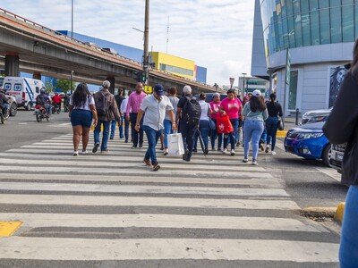  Peatones respetan cruces peatonales del Distrito Nacional