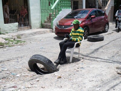  Peligroso hoyo amenaza a residentes en Villa Duarte