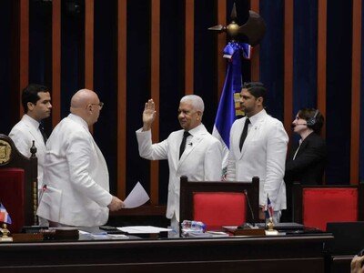  Ricardo de los Santos asume de nuevo como presidente del Senado