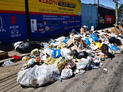  Santo Domingo Oeste tiene sus aceras ocupadas ilegalmente