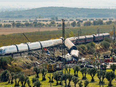  Choque de trenes enluta España; hay al menos 68 muertos