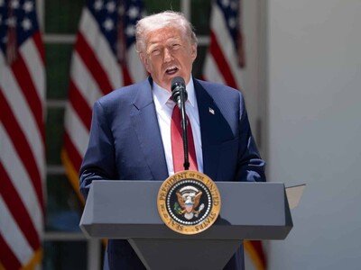  Trump asegura que no será "difícil" resolver la situación en Cuba