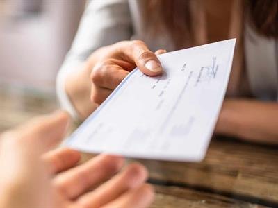  El uso de los cheques cayó en casi un 60 % en la última década