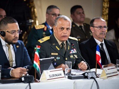  Ministro de Defensa aboga por mayor cooperación en seguridad